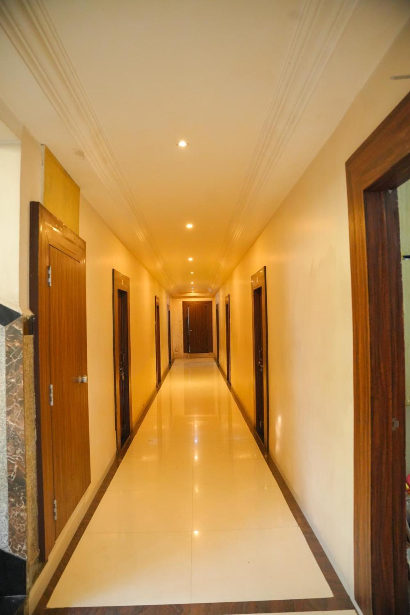 Hotel Sachidanand シルディ エクステリア 写真