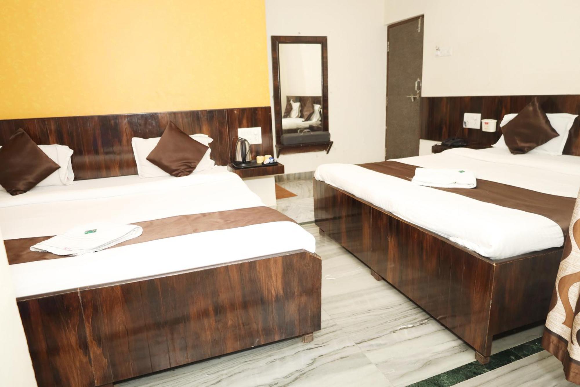 Hotel Sachidanand シルディ エクステリア 写真